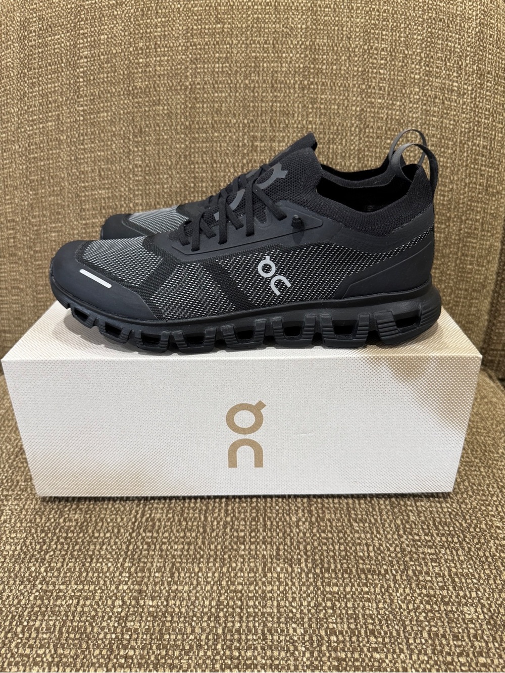 New On Cloud 6 Versa Women’s Sz 8